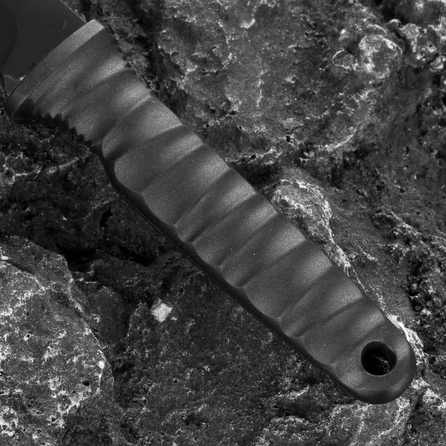 Cuchillo de autodefensa para exteriores, cuchillo de supervivencia al aire libre de alta dureza, cuchillo de montañismo portátil de acero, novedad de 2026